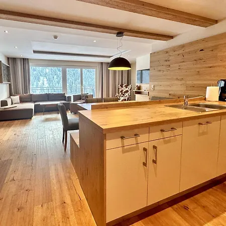 Zirben Luxus Mit Und Pool Direkt In Kappl