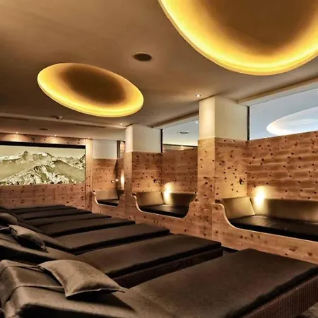 Aparthotel Zirben Luxus Mit Und Pool Direkt In Kappl *