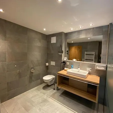 Aparthotel Zirben Luxus Mit Und Pool Direkt In Kappl Landeck