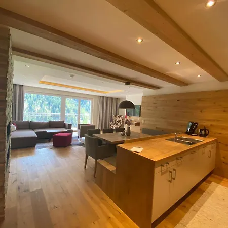 Zirben Luxus Mit Und Pool Direkt In Kappl Aparthotel *