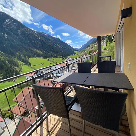Aparthotel Zirben Luxus Mit Und Pool Direkt In Kappl Landeck