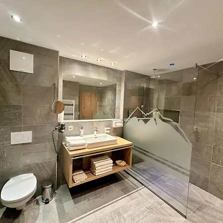 Aparthotel Zirben Luxus Mit Und Pool Direkt In Kappl *