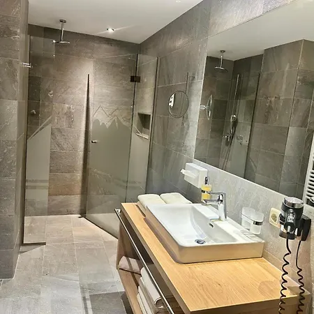Zirben Luxus Mit Und Pool Direkt In Kappl Landeck