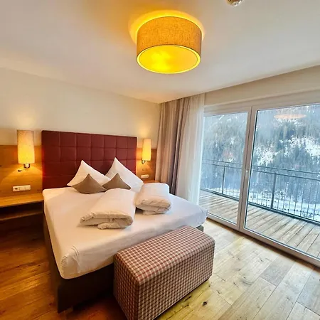 Zirben Luxus Mit Und Pool Direkt In Kappl