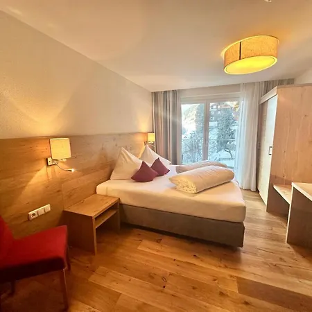 Zirben Luxus Mit Und Pool Direkt In Kappl Aparthotel