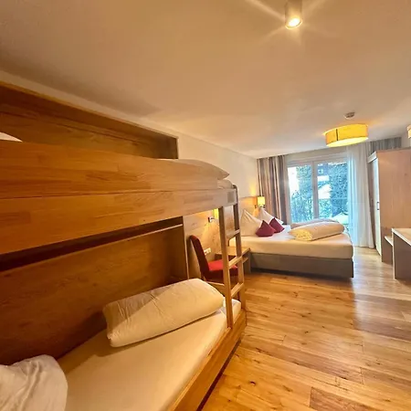 Zirben Luxus Mit Und Pool Direkt In Aparthotel Kappl (Landeck)