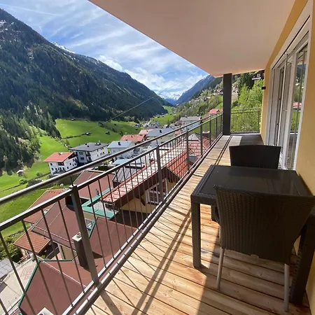 Aparthotel Zirben Luxus Mit Und Pool Direkt In Kappl Landeck