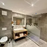 公寓式酒店 Neu Zirben Luxus Mit Und Pool Direkt In 4*