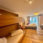 Neu Zirben Luxus Mit Und Pool Direkt In 公寓式酒店 卡普尔
